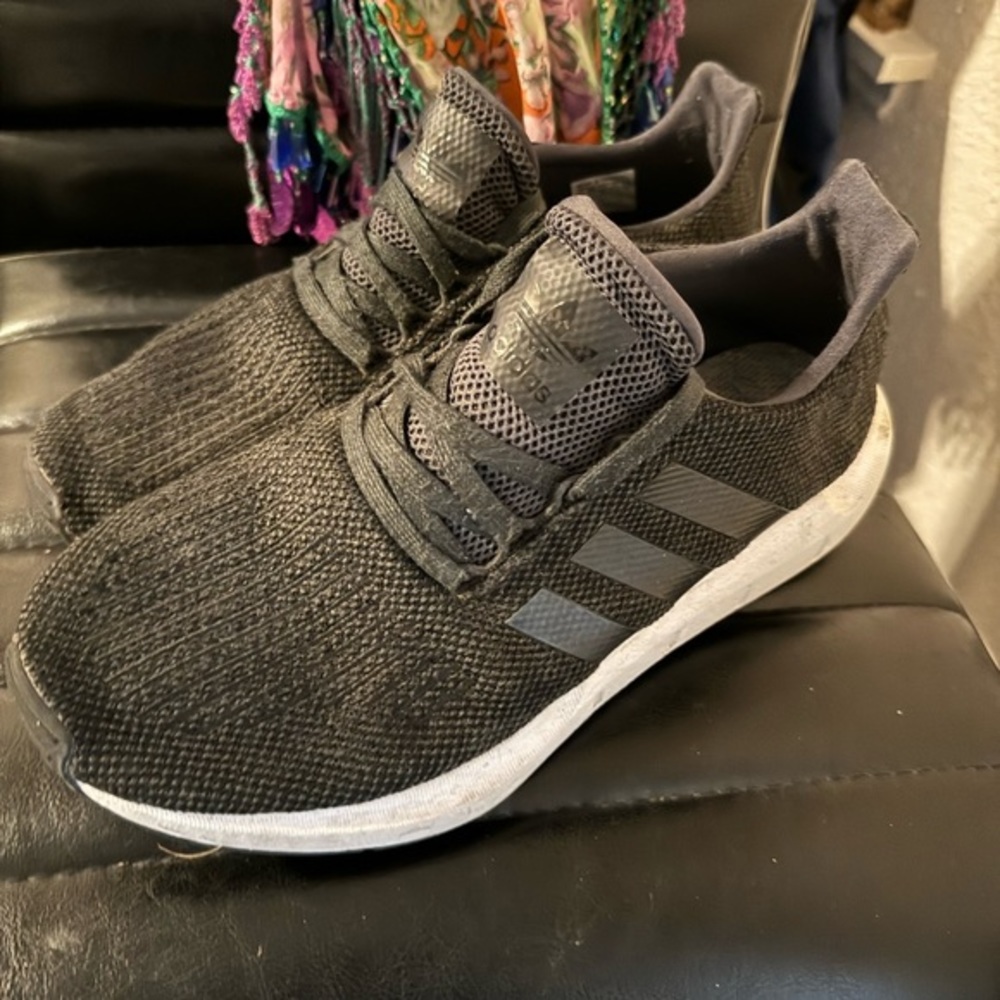 Adidas Swiftrun size 9 M